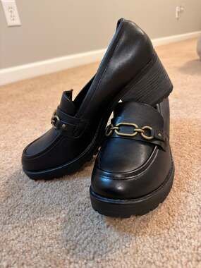 White Mountain Black Chunky Heeled Loafers 11M Gold Chain Lug Sole